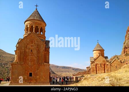 Surb Astvatsatsin Kirche und Surb Karapet Kirche mit Surb Grigor Kapelle im Noravank Kloster Komplex, Provinz Vayots Dzor, Armenien Stockfoto