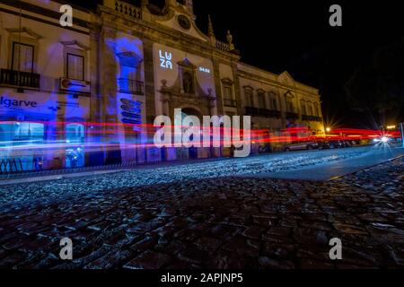 Faro, PORTUGAL: 14. NOVEMBER 2019 - LUZA Light Conceptual Art Festival auf den Straßen von Faro City, algarve, Portugal. Stockfoto