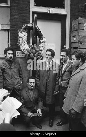 Demonstration hauptsächlich von Einwanderern gegen arme Wohnungseinwanderungsarbeiter in Amsterdam Datum: 12. Dezember 1970 Standort: Amsterdam, Noord-Holland Schlüsselwörter: Gastarbeiter, Demonstrationen Stockfoto