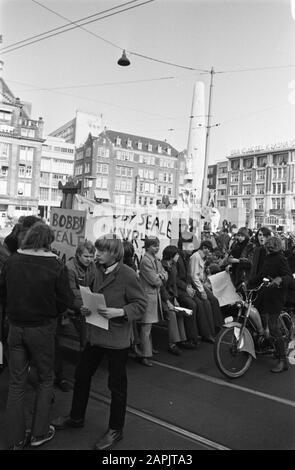 Demonstration zur Veröffentlichung von Bobby Seale, Anführer der Black Panther in Amsterdam Datum: 14. März 1970 Ort: Amsterdam, Noord-Holland Schlüsselwörter: Demonstrationen, Veröffentlichungen persönlicher Name: Bobby Seale Stockfoto