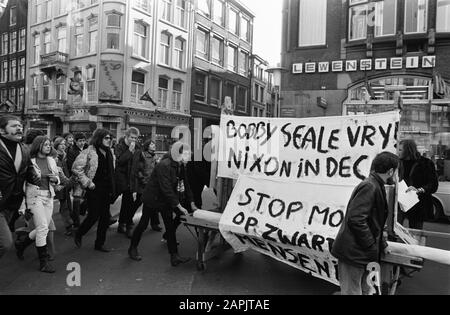 Demonstration zur Veröffentlichung von Bobby Seale, Anführer der Black Panther in Amsterdam Datum: 14. März 1970 Ort: Amsterdam, Noord-Holland Schlüsselwörter: Demonstrationen, Veröffentlichungen persönlicher Name: Bobby Seale Stockfoto