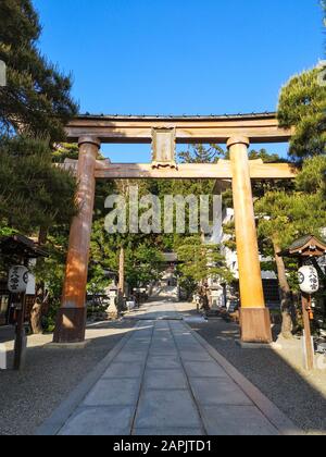 Takayama, JAPAN - Mai 2019: Der Sakurayama Hachimangu-Schrein, der älteste Schrein in Takayama Stockfoto