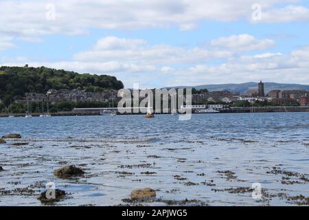 Dorf am Meer in der Bucht von Gourock, Schottland, GB Stockfoto