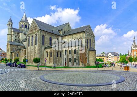 Die Kollegiatkirche St. Gertrulde ist ein historisches Gebäude in Nivelles, Wallonisch-brabant, Wallonien, Belgien, das im 11. Jahrhundert erbaut wurde. Stockfoto