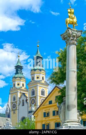 Mariä-Himmelfahrt-Dom im Zentrum von Brixen/Bresannone, Südtirol, Italien Stockfoto