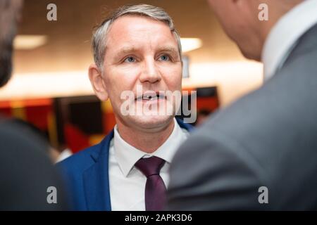 Stuttgart, Deutschland. Januar 2020. Björn Höcke, Vorsitzender der AfD Thüringen Bundestagsfraktion, nimmt am Neujahrsempfang der AfD Baden-Württemberg-Bundestagsfraktion im Foyer des Landtags in Stuttgart Teil. Kredit: Tom Weller / dpa / Alamy Live News Stockfoto