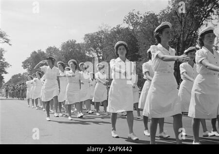 Parade zum Geburtstag von Prinzessin Juliana Beschreibung: Detachment Marva Datum: 30. April 1947 Ort: Batavia, Indonesien, Jakarta, Niederländische Ostindien Stockfoto