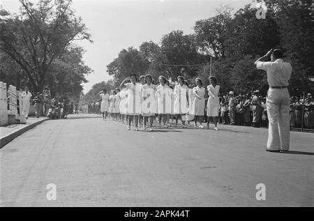 Parade zum Geburtstag von Prinzessin Juliana Beschreibung: Detachment Marva Datum: 30. April 1947 Ort: Batavia, Indonesien, Jakarta, Niederländische Ostindien Stockfoto