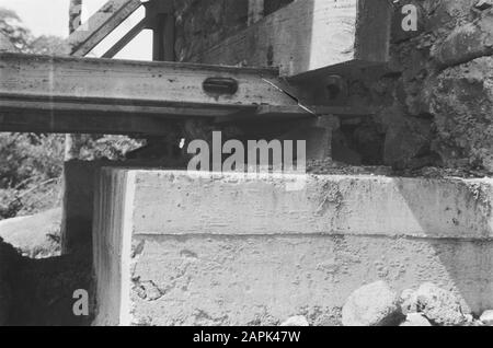 X Genie Veldcie te Tjikampek - Wadas Beschreibung: Detaillierung des Baus der Brücke Datum: 20. Dezember 1947 Ort: Cikampek, Indonesien, Niederländisch-Ostindien, Wadas Stockfoto