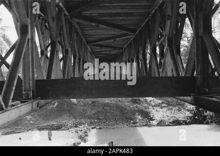 X Genie Veldcie te Tjikampek - Wadas Beschreibung: Detaillierung des Baus der Brücke Datum: 20. Dezember 1947 Ort: Cikampek, Indonesien, Niederländisch-Ostindien, Wadas Stockfoto