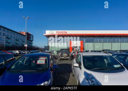 Ein Autohaus von Toyota in der Liffey Valley Motor Mall in West Dublin. Stockfoto