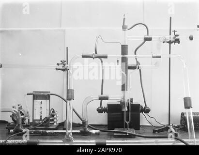9x12 Testeinrichtung im Labor Datum: Undatierte Schlüsselwörter: Labors Stockfoto