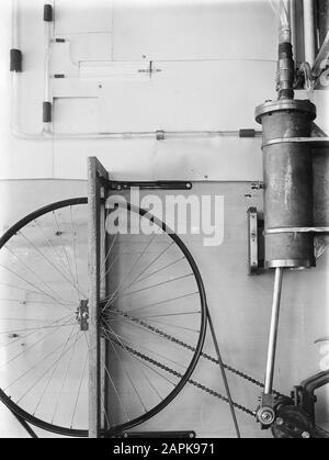 9x12 Testeinrichtung im Labor Datum: Undatierte Schlüsselwörter: Labors Stockfoto