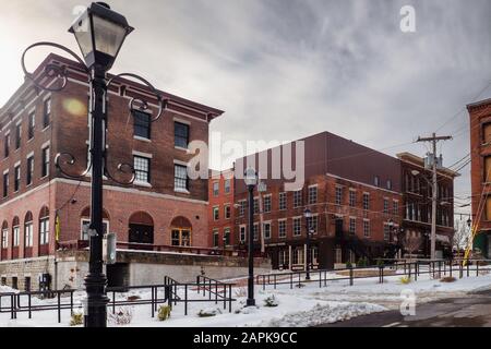 Oswego, New York, USA. Januar 2020. Blick auf die Innenstadt von Oswego, New York am Ufer des Lake Ontario im Bundesstaat New york an einem Winternachmittag Stockfoto