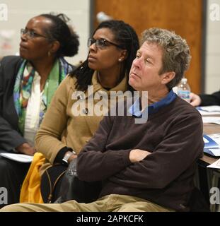 Racine, Wisconsin, USA. Nov, 2019 21. Vollständige Zählung 2020 " eine informative Sitzung über die Volkszählung 2020 für die Agentur Vertreter Donnerstag, November 21, 2019 im Cesar Chavez Community Center in Racine, Wisconsin. Ziele der Tagung waren das Bewusstsein der Volkszählung und seine Bedeutung zu verbreiten, in der Hoffnung, der Rekrutierung Volkszählung Arbeiter und in der Hoffnung, der Teilnahme an der Volkszählung. Credit: Mark Hertzberg/ZUMA Draht/Alamy leben Nachrichten Stockfoto