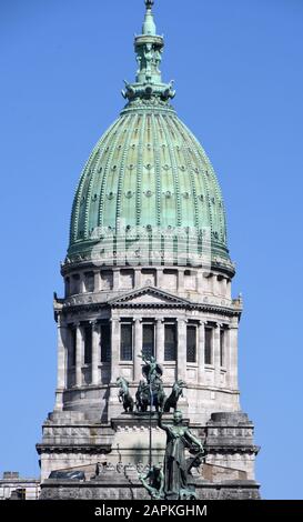 Buenos Aires, Argentinien. März 2019. Argentiniens Nationalkongressgebäude (Der Congreso de la Nacion Argentina) in Buenos Aires, Argentinien, wird am Samstag, den 9. März 2019 gezeigt. Das neoklassizistische Gebäude wurde 1906 eröffnet. Credit: Mark Hertzberg/ZUMA Wire/Alamy Live News Stockfoto