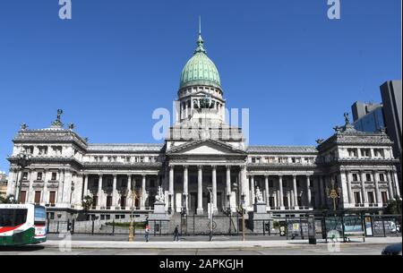 Buenos Aires, Argentinien. März 2019. Argentiniens Nationalkongressgebäude (Der Congreso de la Nacion Argentina) in Buenos Aires, Argentinien, wird am Samstag, den 9. März 2019 gezeigt. Das neoklassizistische Gebäude wurde 1906 eröffnet. Credit: Mark Hertzberg/ZUMA Wire/Alamy Live News Stockfoto