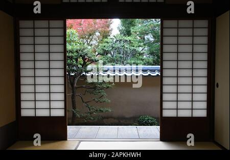 Kyoto, Japan. Nov. 2018. Der Daitoko-JI-Tempel in Kyoto, Japan, Donnerstag, 22. November 2018, stammt aus dem Jahr 1326. Credit: Mark Hertzberg/ZUMA Wire/Alamy Live News Stockfoto