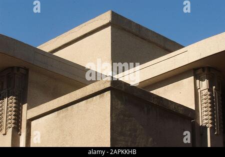 Oak Park, Illinois, USA. Nov. 2005. Acht von Frank Lloyd Wright entworfene Gebäude wurden am Sonntag, den 7. Juli 2019 auf der 43. Sitzung des Welterbekomitees in Baku, Aserbaidschan, zum UNESCO-Weltkulturerbe ernannt. Dazu gehören Unity Temple in Oak Park, Illinois, am 12. November 2005 Credit: Mark Hertzberg/ZUMA Wire/Alamy Live News Stockfoto