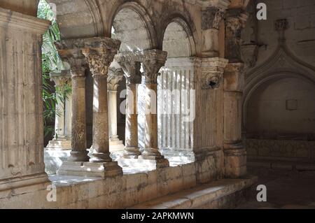 Religiöses Denkmal. Spirituelles Refugium und Reflexion in der französischen Abtei Stockfoto