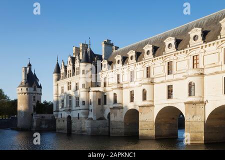 Frankreich, Centre-Val de Loire, Chenonceaux, klarer Himmel über dem Chateau de Chenonceau Stockfoto