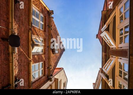 Deutschland, Bremen, Niederwinkelansicht von Gebäuden im Stadtteil Schnoor Stockfoto