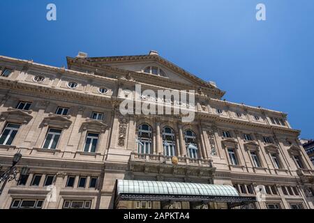 Schöner Blick auf die alte historische Architektur des Hauses "Colón" im Zentrum von Buenos Aires, Argentinien Stockfoto