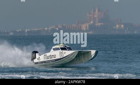 UIM 2019 Xcat-Weltmeisterschaft, Sunset Beach Dubai. Australischer Einsteiger Maritimo Crew Tom Barry-Cotter Ross Willaton. Stockfoto