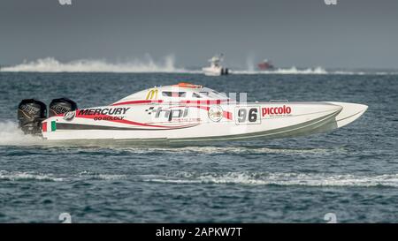 UIM 2019 Xcat-Weltmeisterschaft, Sunset Beach Dubai. HPI Racing, Crew Rosario Schiano Di Cola, Giuseppe Schiano Di Cola Stockfoto