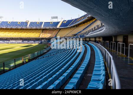 Innenbereich des Fußballstadions La Bombonera (Boca Juniors) in der Gegend von La Boca, Buenos Aires, Argentinien Stockfoto