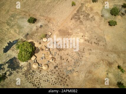 Burkina Faso, Fada N’Gourma, Luftaufnahme des kleinen Dorfes Stockfoto