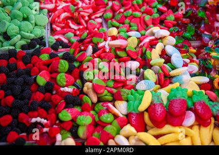 High-Angle-Schuss von verschiedenen Gummy Süßigkeiten Stockfoto