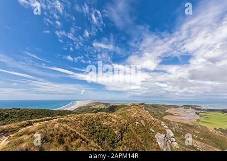 Neuseeland, landschaftlich reizvoller Blick auf die Wolken über der Kap-Farewell-Landzunge Stockfoto