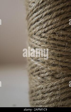 Nahaufnahme eines ordentlich gewickelten Hanfgarns Stockfoto