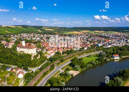 Lufttaufnahme, Deutschland, Baden-Württemberg, Odenwald, Gundelsheim, Schloss Horneck, Burg des Deutschen Orden Stockfoto