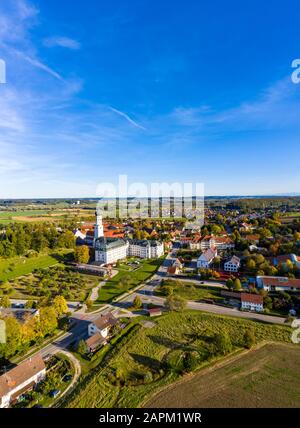 Lufttaufnahme, Deutschland, Bayern, Ursberg, Klosterkirche und Kloster Ursberg der franziskanischen St.-Josefin-Aggregation Stockfoto