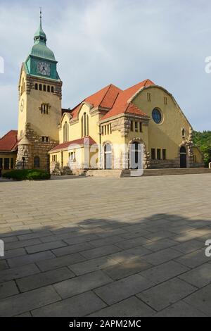 Die evangelische Kirche in Qingdao, China, wurde vor über 100 Jahren im deutschen Stil erbaut. Stockfoto