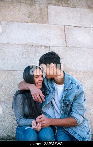 Teenager-Paar hat Spaß Stockfoto