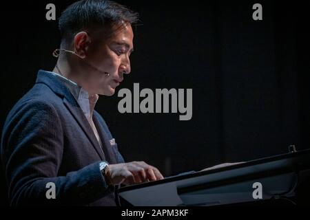 Barcelona, Spanien. Januar 2020. Rechtsanwalt, Aktivist und Journalist Jason Y.Ng hielt nach monatelangen Protesten und zivilem Ungehorsam im Zentrum für Zeitgenössische Kultur von Barcelona (CCCB) eine Pressekonferenz zur aktuellen Situation in Hongkong ab. Credit: Sopa Images Limited/Alamy Live News Stockfoto