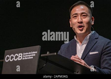 Barcelona, Spanien. Januar 2020. Rechtsanwalt, Aktivist und Journalist Jason Y.Ng hielt nach monatelangen Protesten und zivilem Ungehorsam im Zentrum für Zeitgenössische Kultur von Barcelona (CCCB) eine Pressekonferenz zur aktuellen Situation in Hongkong ab. Credit: Sopa Images Limited/Alamy Live News Stockfoto