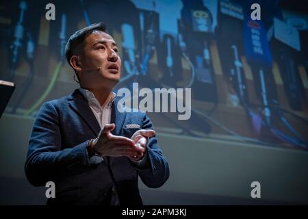 Barcelona, Spanien. Januar 2020. Rechtsanwalt, Aktivist und Journalist Jason Y.Ng hielt nach monatelangen Protesten und zivilem Ungehorsam im Zentrum für Zeitgenössische Kultur von Barcelona (CCCB) eine Pressekonferenz zur aktuellen Situation in Hongkong ab. Credit: Sopa Images Limited/Alamy Live News Stockfoto