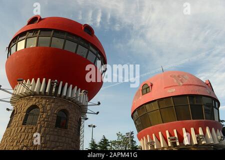 Ungewöhnliche Aussichtstürme auf dem Signal Hill im Signal Hill Park in Qingdao, Provinz Shandong, China Stockfoto