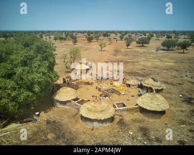 Burkina Faso, Fada N’Gourma, Luftaufnahme des kleinen Dorfes Stockfoto