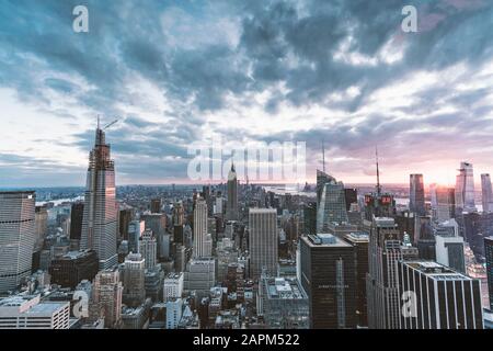USA, New York, Luftaufnahme der Wolkenkratzer von New York mit Empire State Building Stockfoto