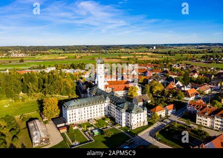 Lufttaufnahme, Deutschland, Bayern, Ursberg, Klosterkirche und Kloster Ursberg der franziskanischen St.-Josefin-Aggregation Stockfoto