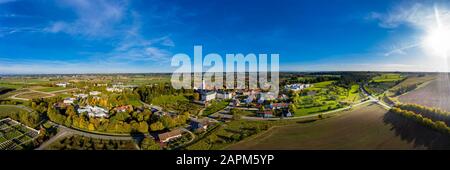 Lufttaufnahme, Deutschland, Bayern, Ursberg, Klosterkirche und Kloster Ursberg der franziskanischen St.-Josefin-Aggregation Stockfoto