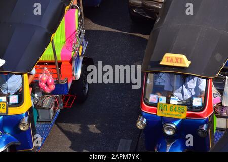 Ein Blick auf die Tuk-Tuk-Taxis im Zentrum von Bangkok, Thailand, Asien Stockfoto