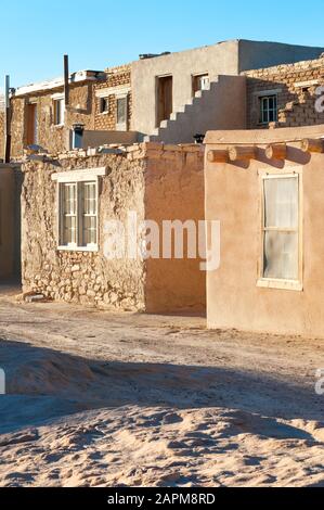 Traditionelle Leiter des Acoma Pueblo (Sky City), berühmtes indianisches Pueblo in New Mexico, USA Stockfoto