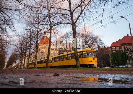 Tatra Straßenbahn Dresden DVB am Münchner Platz T3 T4 T4D modernisiert Strassenbahn ČKD Tatra Triebwagen DDR Stockfoto