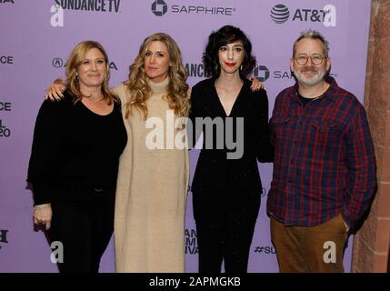 Park City, UT, USA. Januar 2020. Christine O'Malley, Caitrin Rogers, Lana Wilson (Direktorin), Morgan Neville bei den Ankünften von MISS AMERICANA Premiere auf dem Sundance Film Festival 2020, Eccles Center, Park City, UT 23. Januar 2020. Credit: Ja/Everett Collection/Alamy Live News Stockfoto